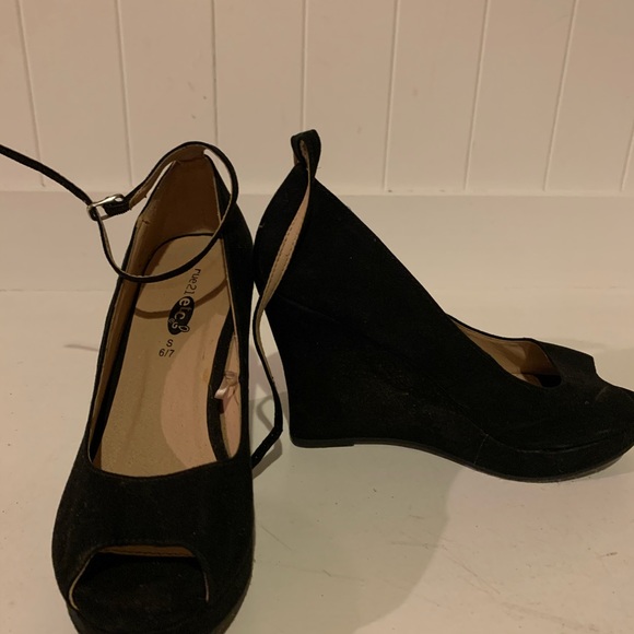 Shoes - Picture 5 of 5